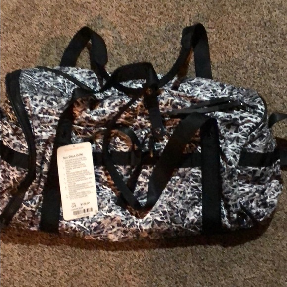 lululemon athletica Handbags - 💯 Authentic Lululemon Print Duffel Bag